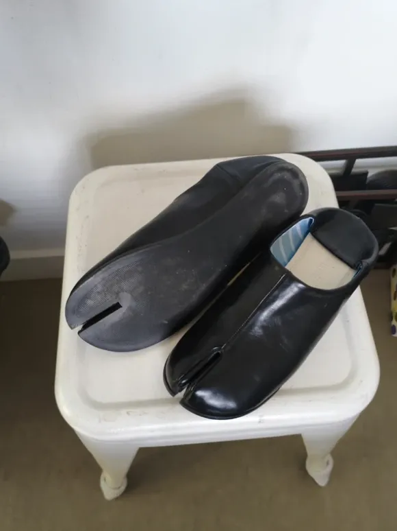 Japanese split toe shoes