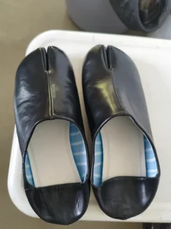 Japanese split toe shoes