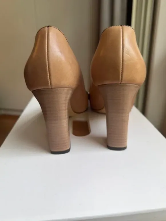 Jimmy Choo Pumps in hell beige , Gr 40, Absatzhöhe 9 cm