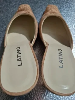 Joli mule à talon, fermé devant, marque Latino, pointure 38, beige