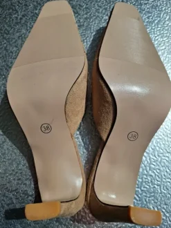 Joli mule à talon, fermé devant, marque Latino, pointure 38, beige
