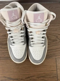 Jordan 1 Mid, EU 37.5