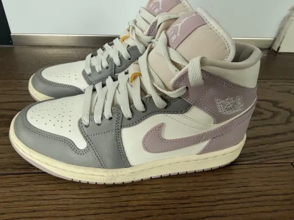Jordan 1 Mid, EU 37.5