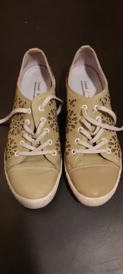 Josef Seibel Sommerschuhe mit Blumenapplikationen