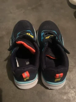 Junge Schuhe