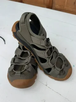 Kamik khaki oliv neu Wasserschuhe 41 Outdoor-Sandalen