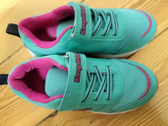 Kangaroos Turnschuhe wie neu Gr. 30