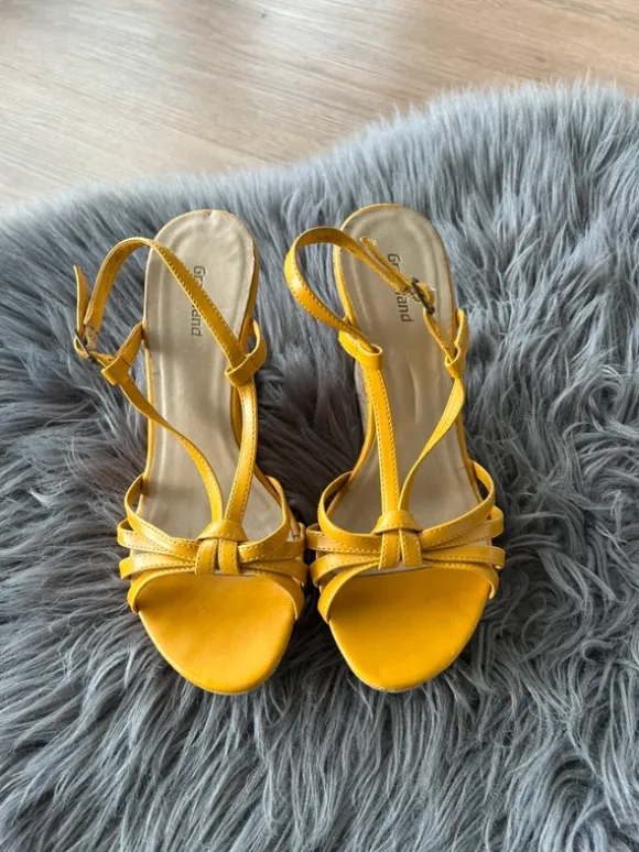 Keilabsatz Sandalen