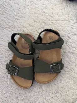 khaki Sandalen