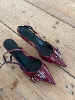 Kitten heels red