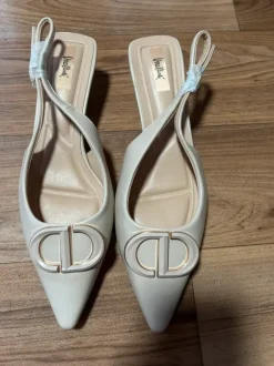 Kitten Heels/Ballerinas in Creme von Vera Blum