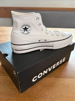 Klassischer Converse Plateau Schuh