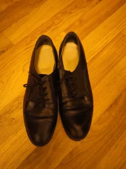 klassischer Leder-Schnürschuh