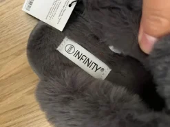 Kuschelige Infinity Hausschuhe / Pantoffeln Grau – NEU mit Etikett