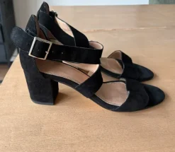 Laatste kans**Zwarte suède sandalen van Manfield maat 39