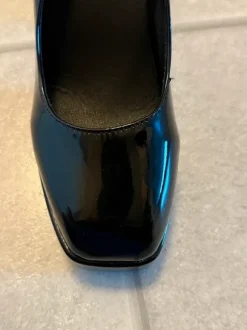 Lackschuhe mit Absatz