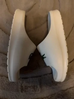 Lacoste Slides / Badelatschen weiß grün