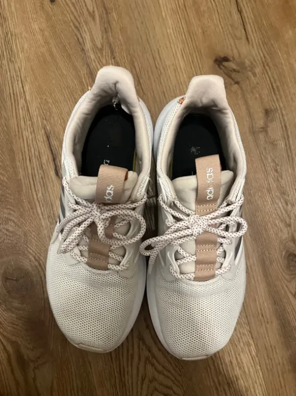 Lang getragene Sportschuhe, Gr. 39