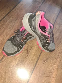 Laufschuhe / Turnschuhe