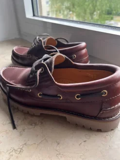 Leather shoes / moccasins