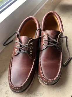 Leather shoes / moccasins