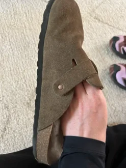 Leather unisex clogs in Light Brown