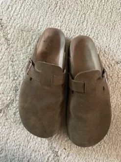 Leather unisex clogs in Light Brown