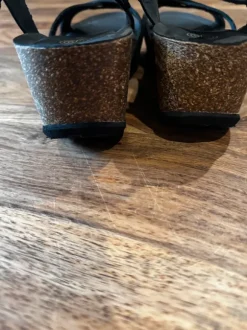 Ledersandale mit Plateau Absatz