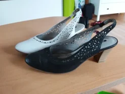 Lederschuhe mit Absatz/Doppelpack