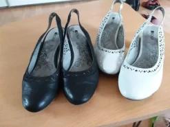 Lederschuhe mit Absatz/Doppelpack