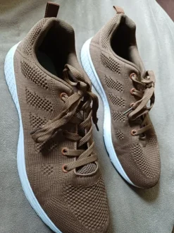 Leichte Sneaker, hellbraun, Gr. 41