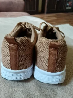 Leichte Sneaker, hellbraun, Gr. 41