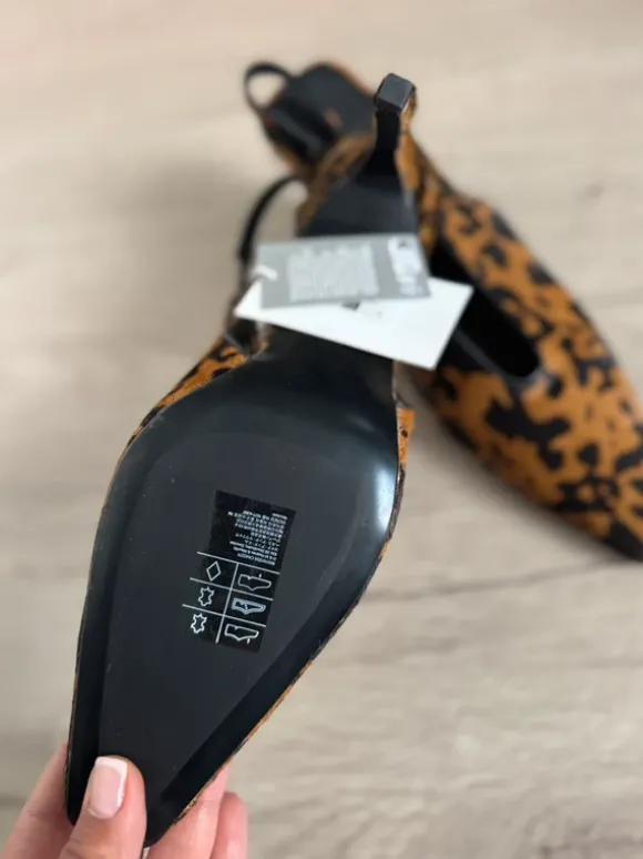 Leo Fell Pumps