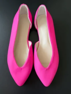 Leuchtend pinke Ballerinas