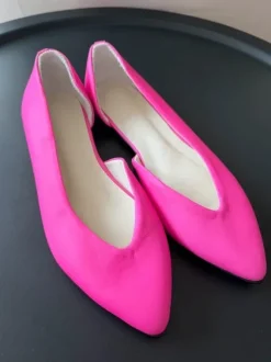 Leuchtend pinke Ballerinas