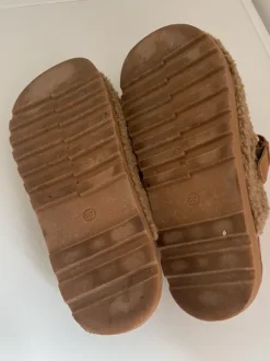 Leuke slippers met borg bont