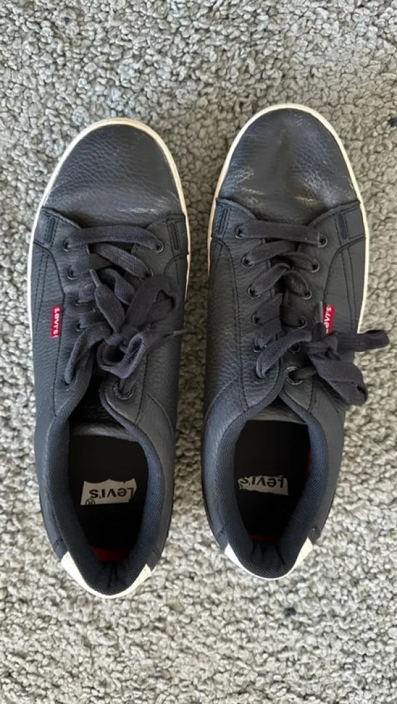 Levis shoes 43