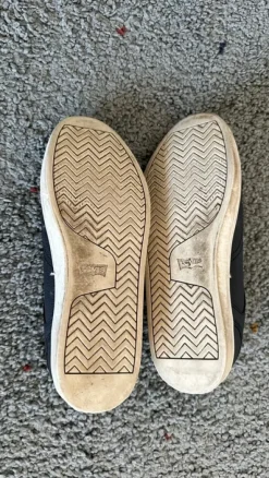 Levis shoes 43