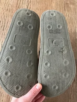 Levi’s slippers 39