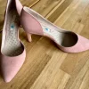 Light pink pumps