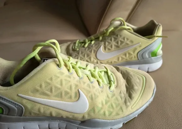 Limettengrüne/gelbe Nike Schuhe Gr. 39