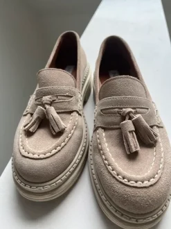 Loafers van Inuovo.