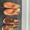 Lot de 2 paires de chaussures en cuir.