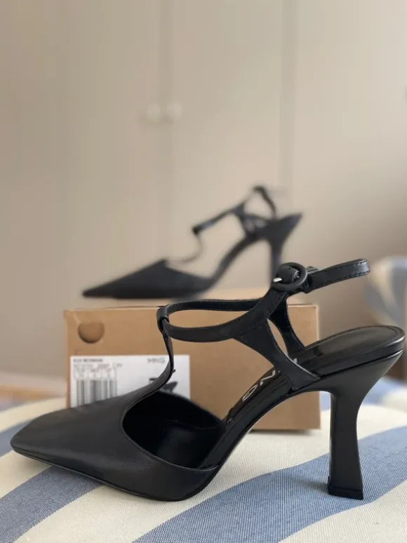 Mango Leder T-Strap Pumps. Black & Classy. Neu. Gr. 39