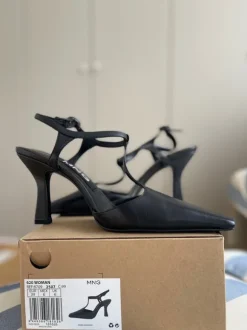 Mango Leder T-Strap Pumps. Black & Classy. Neu. Gr. 39