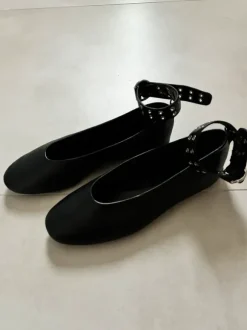 Mango MNG Ballerinas Grommet-Riemen Schwarz Gr. 38 Y2K Grunge