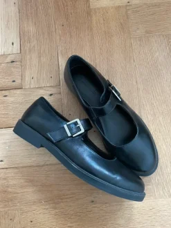Mary Jane loafers van Urban Outfitters