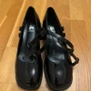 Mary jane shoes leather