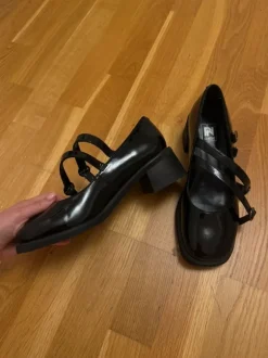 Mary jane shoes leather