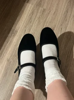 Mary jane velvet black shoes